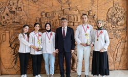 Yarışmada Derece Elde Eden NEVÜ’lü Genç Şeflerden Rektör Aktekin’e Ziyaret