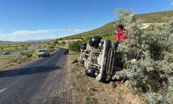 Nevşehir'de Yol Çalışmasında Kamyon Devrildi: Sürücü Yaralandı