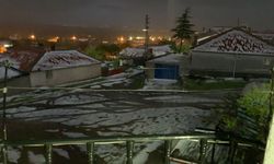 Karaburna Köyü’nü Dolu Vurdu: Tarım Arazilerinde Zarar Endişesi