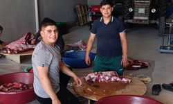 Nevşehir’de Vatandaşlar Kurbanlarını Kesti, Etler Paylaşıldı