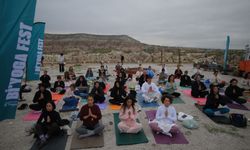 Peri Bacalarının Gölgesinde Gün Doğumu Yogası