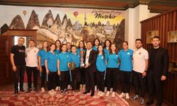 Türkiye Üçüncüsü Kadın Sutopu Takımından Başkan Arı’ya Ziyaret