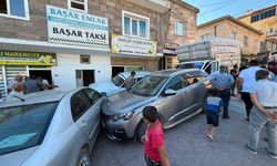 Nevşehir'de Freni Boşalan Kamyonet 3 Araç ve Motosiklete Çarptı
