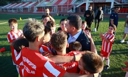 Belediye Başkanı Arı, Nevşehir Spor Futbol Okulları’nı ziyaret etti