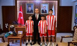 Vali Kök, Nevşehir Spor Futbol Okulları’nın Genç Sporcularını Kabul Etti
