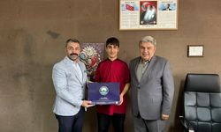 Başkan Güneş’ten Başarılı Öğrenciye Anlamlı Ziyaret