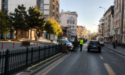 Nevşehir Atatürk Bulvarı’nda Kaza! Otomobil Refüje Çarptı