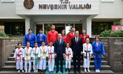 Nevşehirli Şampiyonlar Vali Hüseyin Kök’ü Ziyaret Etti