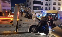 Nevşehir’de Çekici ile Minibüs Kafa Kafaya Çarpıştı