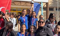 Nevşehir’de H. Lütfi Pamukçu Ortaokulu’ndan Atletizmde Büyük Başarı: 4 Kupa, 20 Madalya!