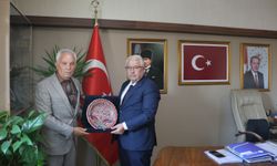 Emekli Öğretmen İlhan Ekici’den İl Milli Eğitim Müdürü Yusuf Yazıcı’ya Ziyaret