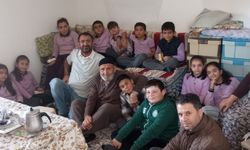 Çat İlkokulu Öğrencilerinden Büyüklerine Anlamlı Ziyaret