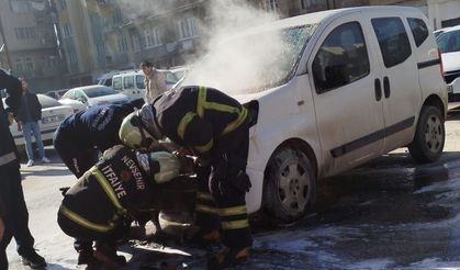 Nevşehir'de hafif ticari araç yangını korkuttu