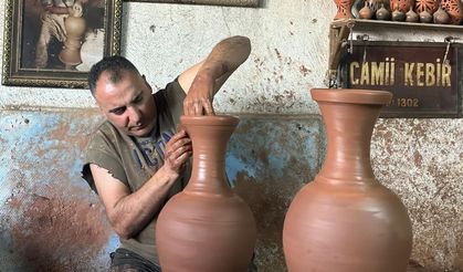 Avanos’ta çanak ustaları bir insan boyunda dev küpler üretiyor