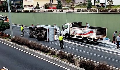 Nevşehir'de un yüklü kamyonet devrildi; 2 Yaralı