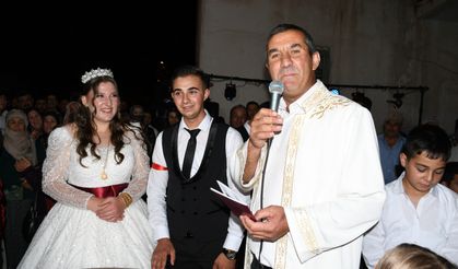 Ayvalı köyünde muhtar baba, oğlunun nikahını kıydı