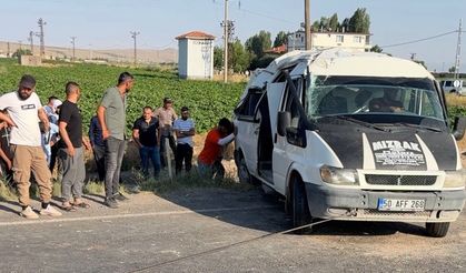 Nevşehir'de tarım işçilerini taşıyan minibüs takla attı