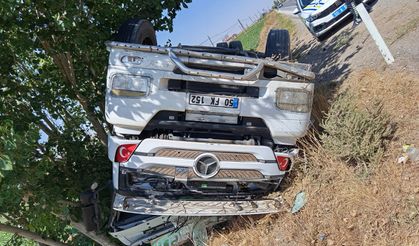 Nevşehir'de kömür yüklü tır şarampole devrildi: 1 yaralı
