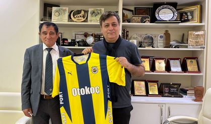 ‘İyi ki Varsınız FİB Haber!’ Dedi, Fenerbahçe Formasını Takdim Etti