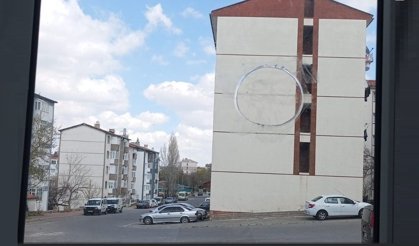 Nevşehir’de Taşlı Saldırı: Ev Sahibi Şikayetçi Oldu