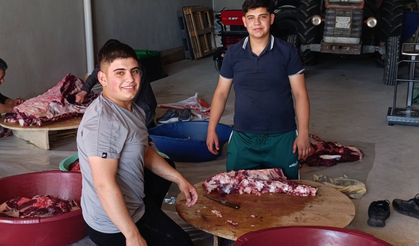 Nevşehir’de Vatandaşlar Kurbanlarını Kesti, Etler Paylaşıldı