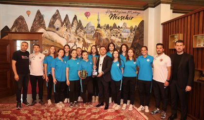 Türkiye Üçüncüsü Kadın Sutopu Takımından Başkan Arı’ya Ziyaret