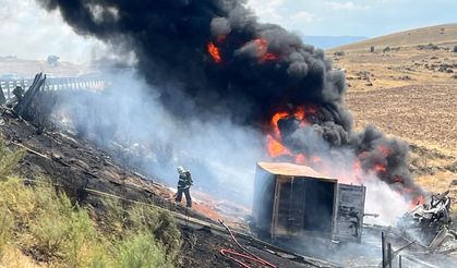 Nevşehir'de Otoyolda TIR Alev Alev Yandı: Sürücü Hayatını Kaybetti