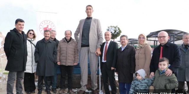 Dünyanın En Uzun Adamı Kapadokya’nın Zirvesinde