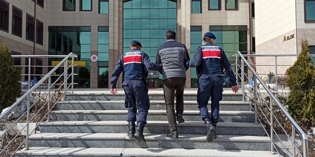 Nevşehir Jandarma ekipleri arama kararı olan 2 kişiyi yakaladı