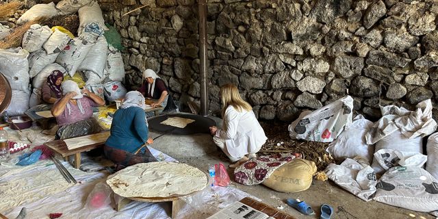 Nevşehir Milletvekili Kılıç, hamur açıp gözleme yaptı