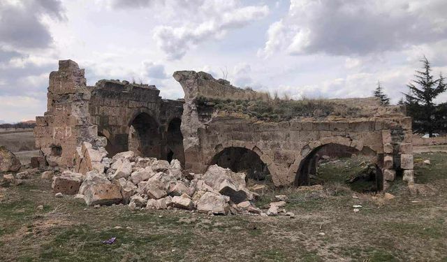 Nevşehir'in tarihi hanında çökme yaşandı