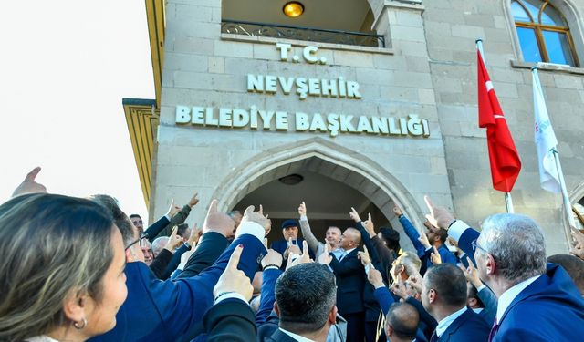 Nevşehir Belediyesi'nin tabelasına T.C. ibaresi eklendi