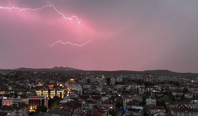 Nevşehir'de şimşekler korku filmini aratmadı