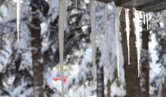 Çatılardaki buz sarkıtlarına dikkat!