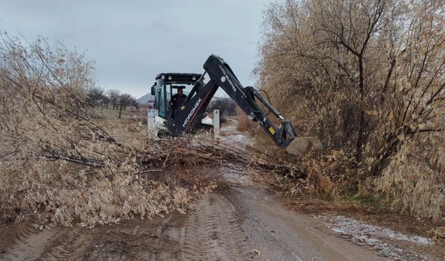 Acıgöl Belediyesi bağ yollarını revize ediyor