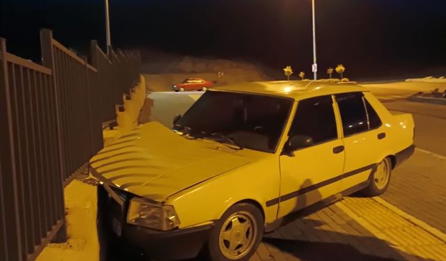 Nevşehir'de kontrolden çıkan otomobil duvara çarptı