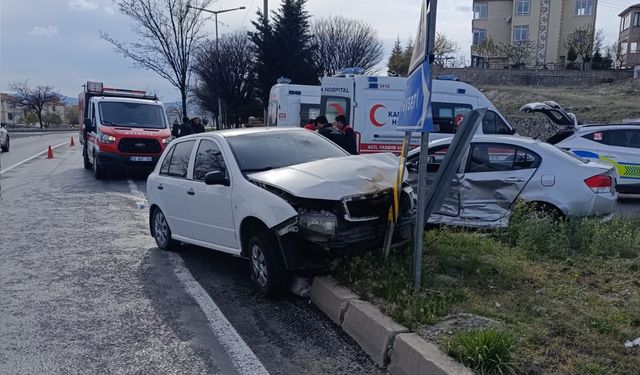 Avanos Ürgüp kavşağında feci kaza: 4 yaralı