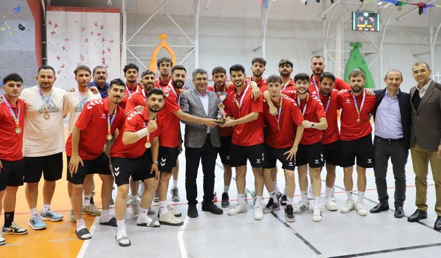 NEVÜ Futsal Erkek Takımı Süper Lig'e Yükseldi