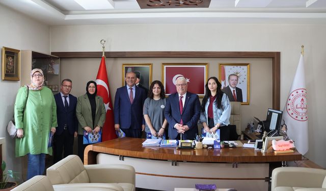 Nevşehir'de "İstiklal Marşı Konulu En İyi Cümle / Afiş Tasarım Yarışması"nda Dereceye Giren Öğrenciler Ödüllendirildi