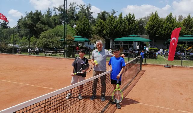 Nevşehir tenis takımı bölge 3.sü oldu