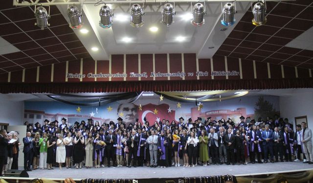 Altınyıldız Koleji Fen ve Anadolu Lisesi 2025 Mezunlarına Muhteşem Mezuniyet Töreni