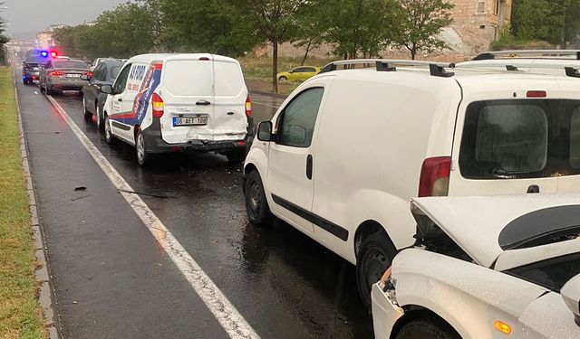 Nevşehir'de yağmur zincirleme kazaya neden oldu