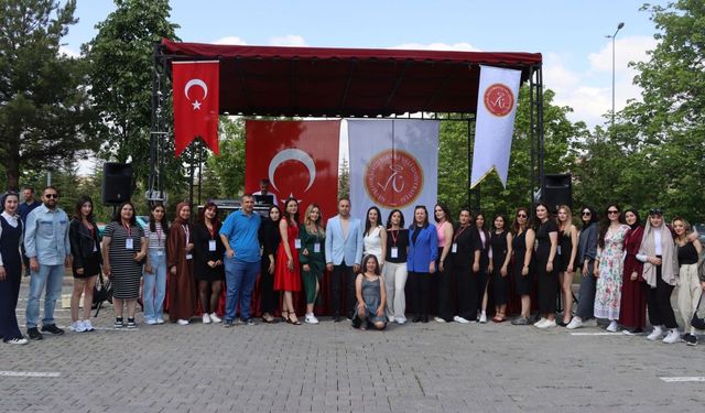 Halkla İlişkiler ve Tanıtım Programı Öğrencilerinden Mezuniyet Eğlencesi Etkinliği