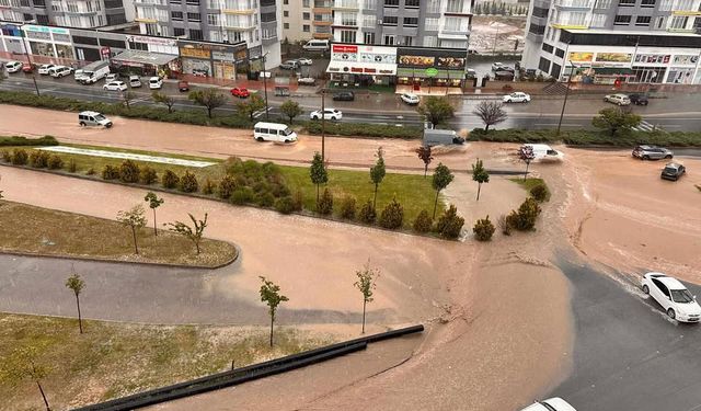 Gök Delindi! Nevşehir'de Sağanak ve Dolu Yağışı