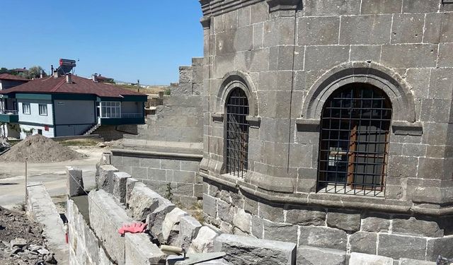 Nevşehir’de Bir Yanı Cami, Diğer Yanı Kilise Olan Tarihi Yapı Restore Ediliyor!