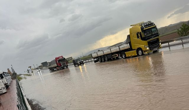 Nevşehir Acıgöl yolu sele teslim