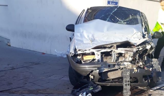 Nevşehir'de otomobil, ekmek yüklü kamyonete çarptı: 4 yaralı
