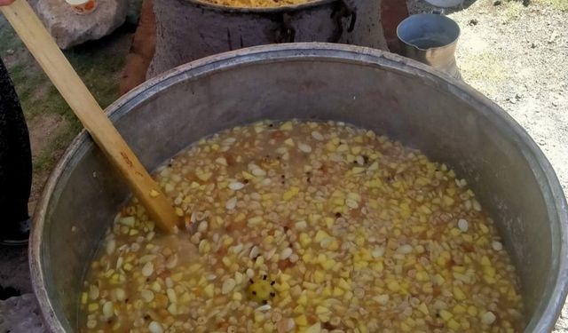 Nevşehir'in İbrahimpaşa köyünde aşure kazanı kaynadı