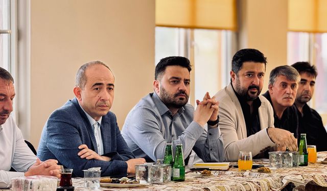 AK Parti Heyeti Kavak’taki Nakliyeci Esnafıyla Buluştu