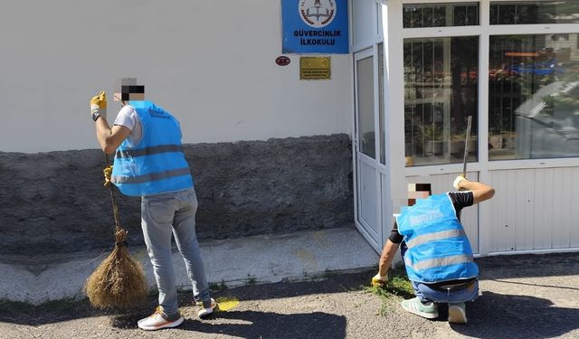 Nevşehir'de yükümlüler okulları boyayıp temizledi
